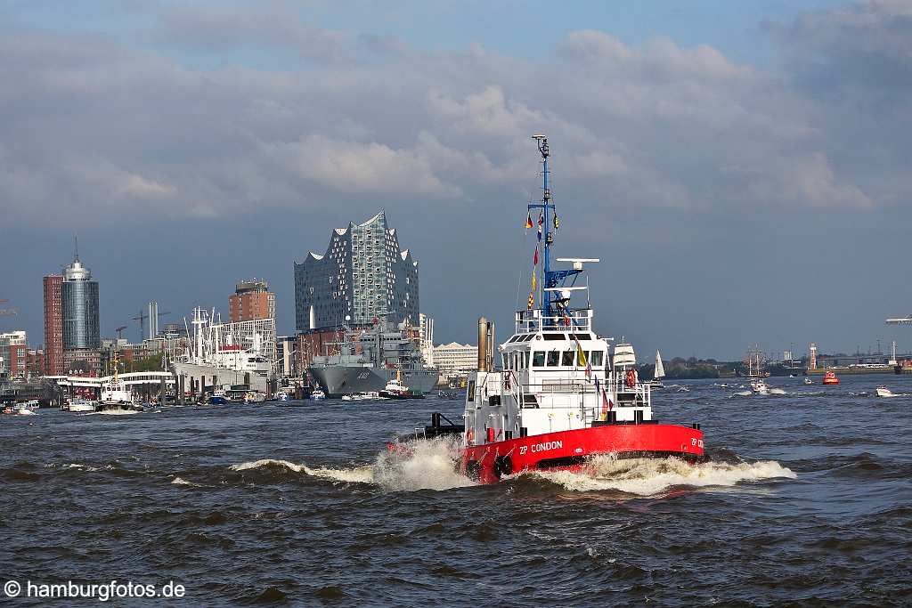 id526076 Hafengeburtstag Hamburg 2017, Schlepper mit Elphi