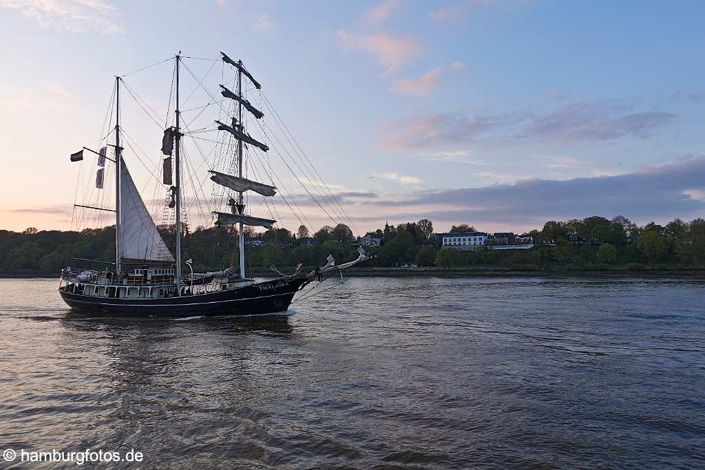 id526184 Hafengeburtstag Hamburg 2017, Segelschiff vor Hotel Jacob