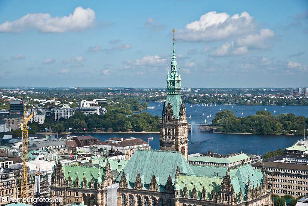 id527178 Hamburger Rathaus mit Alster