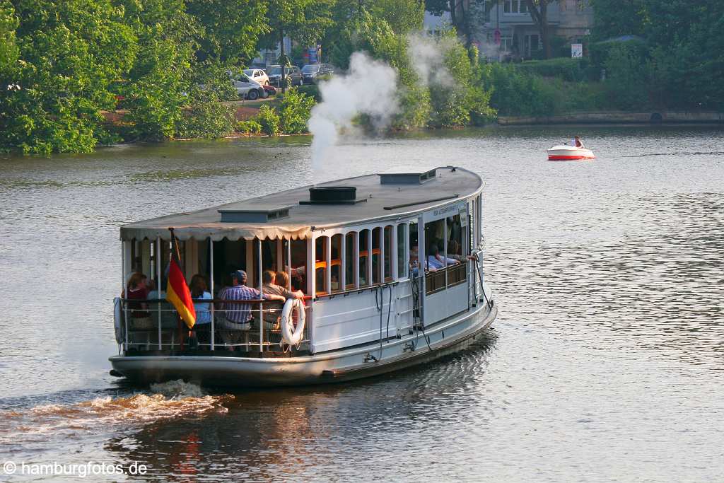 id102934 HAMBURG | Stadtteil - Hamburg-Winterhude | Rund um den Muehlenkamp - altes Alsterdampfschiff, Langer Zug