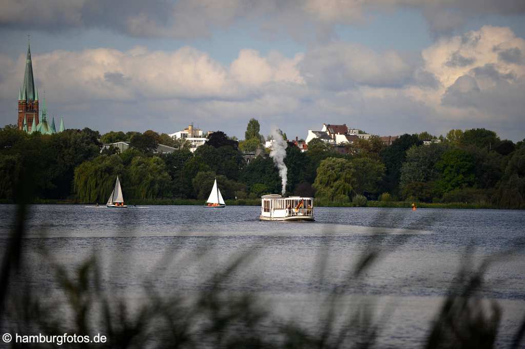 id501890 Alster mit Alsterdampfer St. Georg