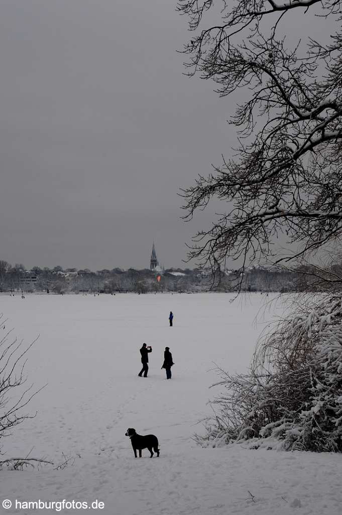 id509720 Die Alster im Winter 2010