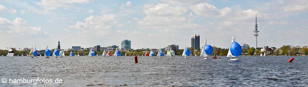 id519332 Panoramabild: Hambug, Segelboote auf der Alster, Segelregatter mit Blick von der hamburger Innenstadt bis Harvesterhude