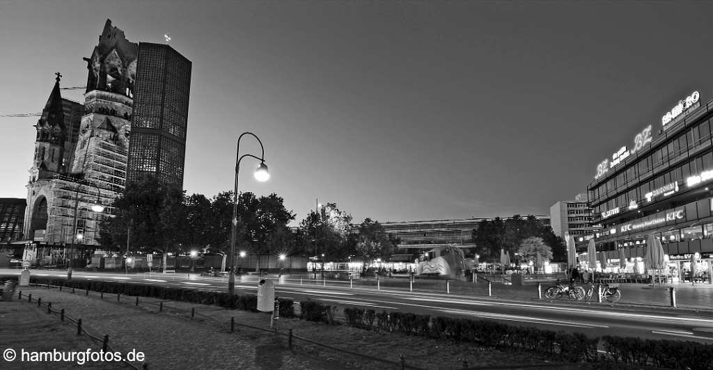 berlin_panorama_BP02 Berlin Panoramabild, City, Nacht, scharzweiß