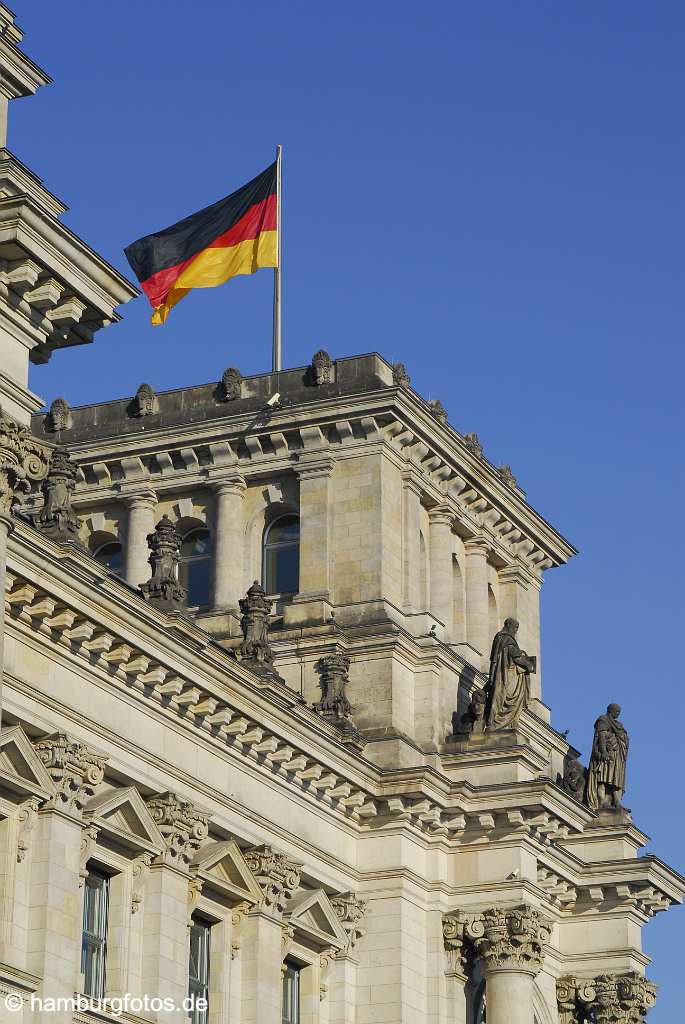 berlin_topbild_BT029 Berlin, Reichstag, Deutschlandfahne