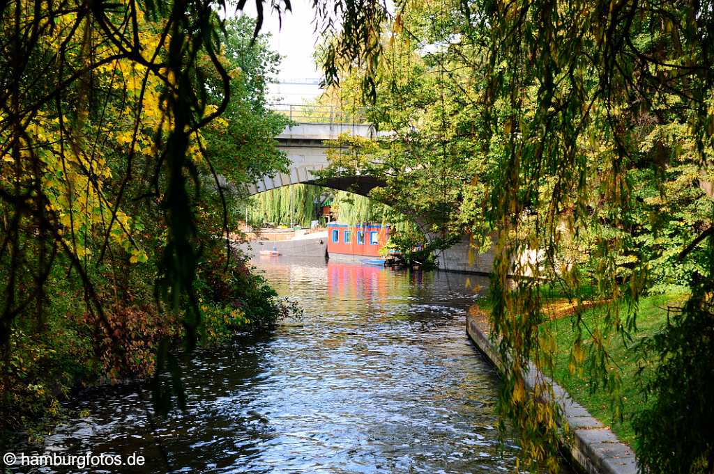 berlin_topbild_BT083 Berlin, Brücke mit Wasserlauf