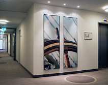 Wandbild Steuerrad Fotoart - Fotokunst XXL - Leinwandbild mit Schutzlack im Schattenfugenrahmen aus Aluminium, silberfarben matt, Format 120 x 200 cm 2teilig, Ort Hotel in Hamburg