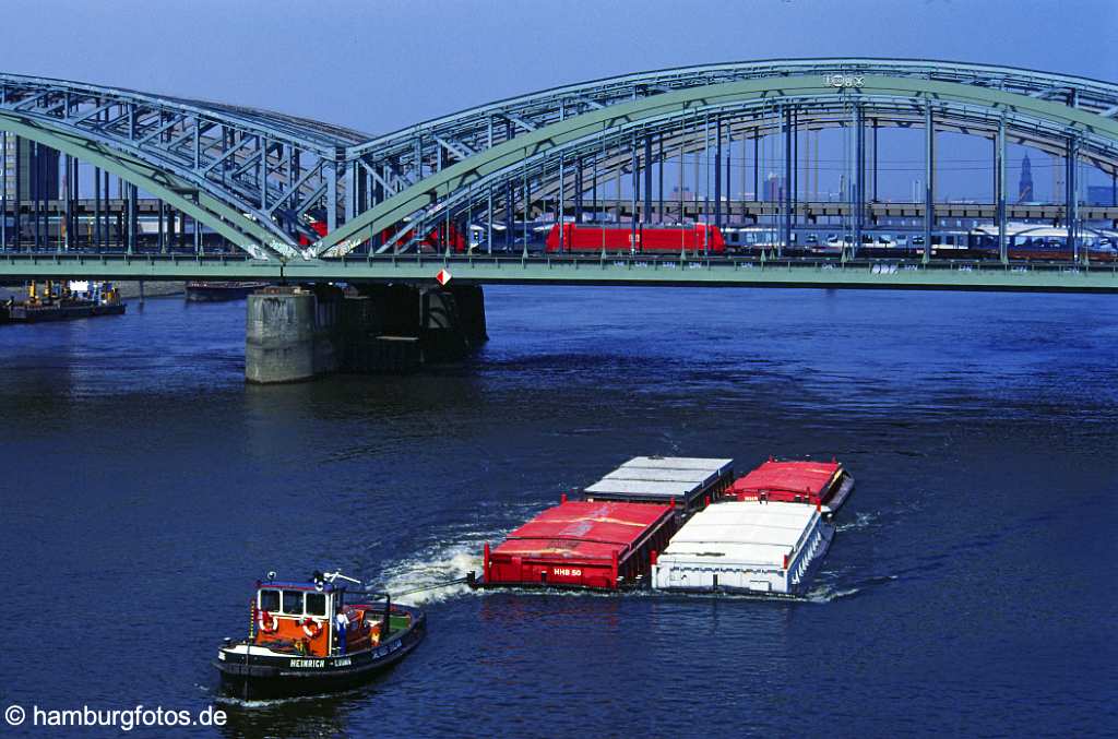 id102736 Freihafen-Elbbrücke, Schuten