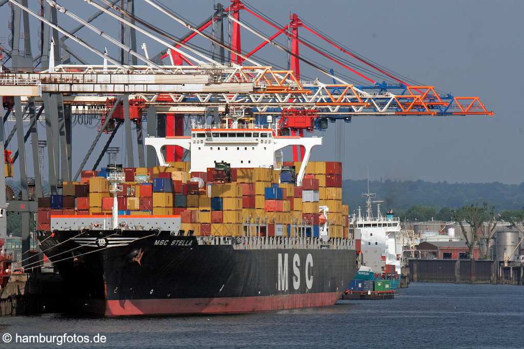 id106976 Containerschiffe am Containerterminal in Hamburg-Waltershof