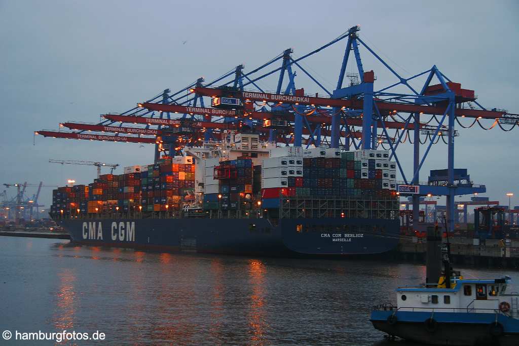 id113146 Hafen Hamburg CMA CGM im morgengrau am Burchardkai