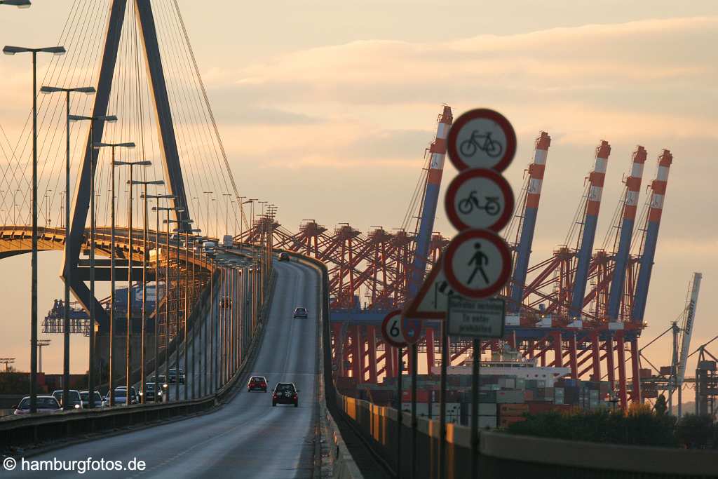 id113272 Köhlbrandbrücke mit Containerterminal