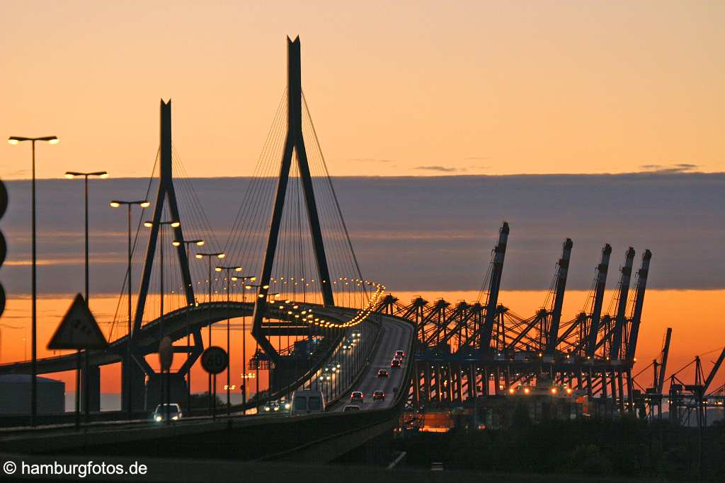 id113277 Köhlbrandbrücke mit Containerterminal