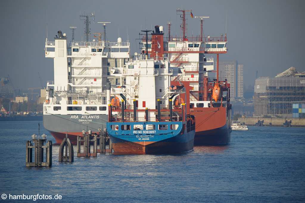 id502533 Feederschiffe, moored