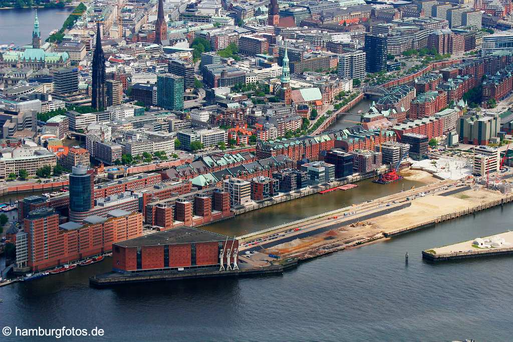 id103249 Luftbild Hafencity Hamburg und der Speicherstadt 2005