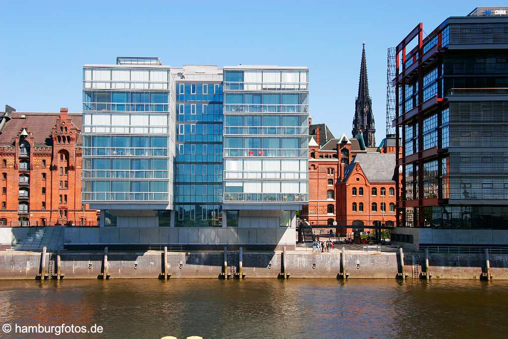 id104760 Hamburg | Hafencity, Sandtorkai und Speicherstadt hinten