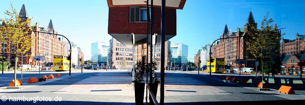 id515044_PAN Die Speicherstadt spiegelt sich in neuen Gebäude der Hafencity