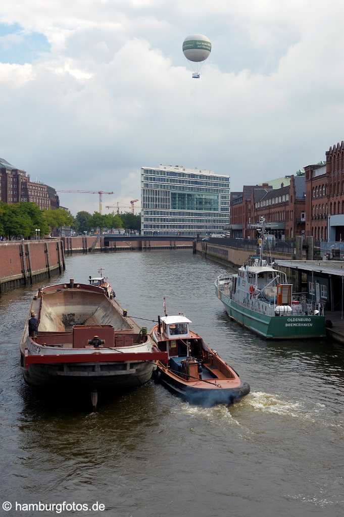 id520365 Zollkanal mit Schute, Bürohaus Deichtor