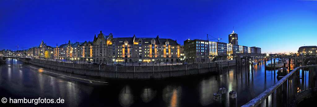 skyline_hamburg_P032 Nachtaufnahme Hamburg Hafencity: Speicherstadt, Zollkanal und Binnenhafen