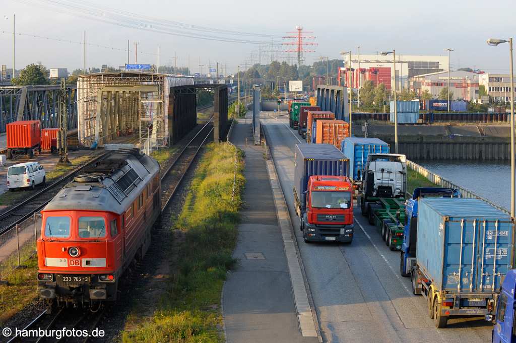 id502249 Gueterverkeh, Lkw-Verkehr zum Containerterminal