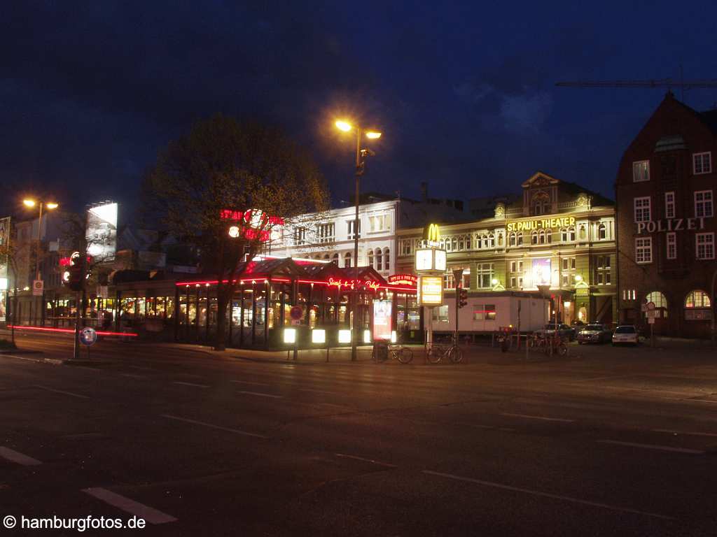 id104997 Reeperbahn | alter Spielbudenplatz vor 01/2006 bei Nacht, St. Pauli Theater, Davidwache