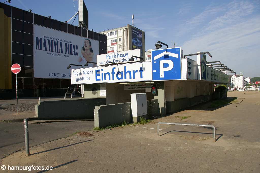 id105039 Motive rund um die Reeperbahn | Tiefgarage Einfahrt 2005