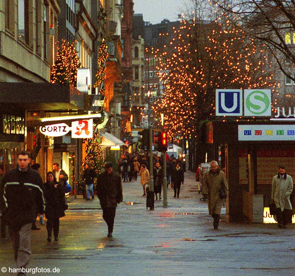 weih031 Hamburg im Winter und zur Weihnachtszeit. Jungfernstieg, U, S-Bahn.