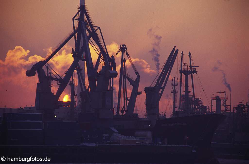 id104868 Hansestadt Hamburg | Fotografien zum Thema Winter und Weihnachten | Kr�ne, Industrie