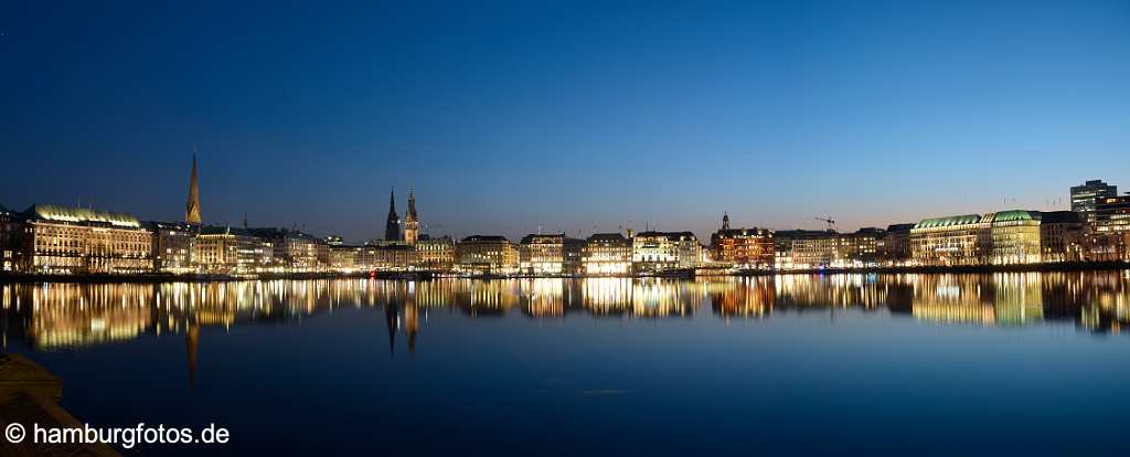 binnenalster_PAN_04 Panorma Hamburg zur blauen Stunde