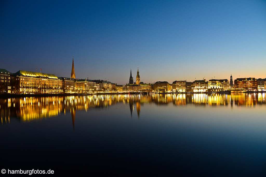 id520942 panoramic view Hamburg by night