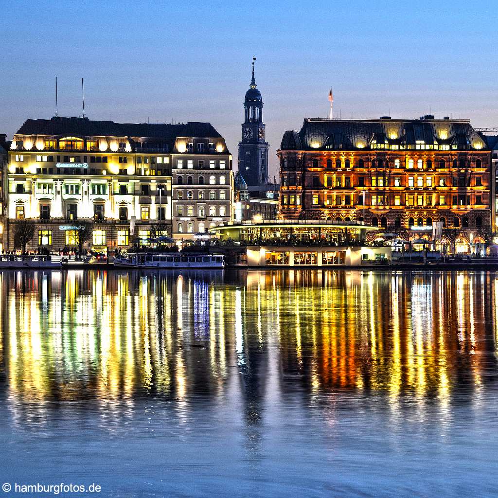 id520943_HDR Binnenalster zur blauen Stunde