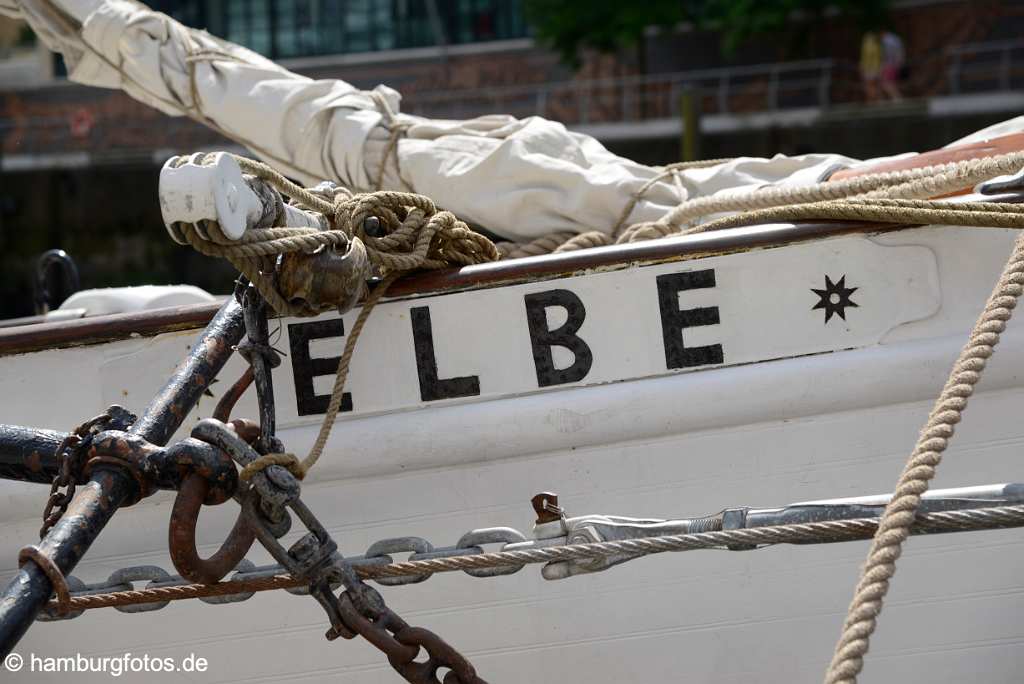 id521742 Schiffsnahme ELBE auf Bordwand