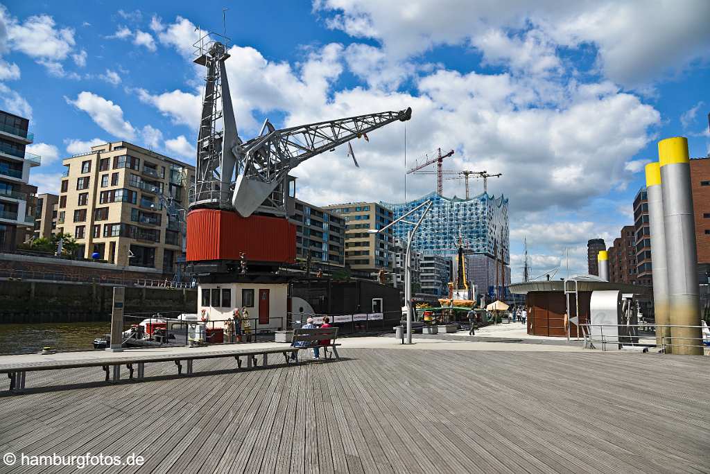 id521746 Sandtorhafen Hamburg mit Harrys Hafenbarsar