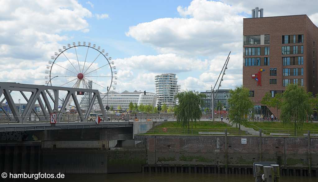 id521875 Magdeburger Hafen und Brücke, überseealle