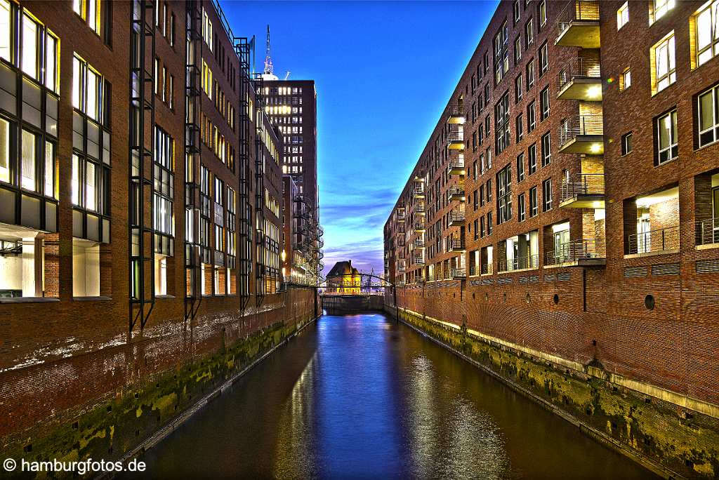 speicherstadt02_HDR_02 Der Kehrwiederfleet in HDR-Tönung