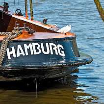 id517512 alte Hafenbarkasse, Schiffheck mit Schiftzug Hamburg und Möve