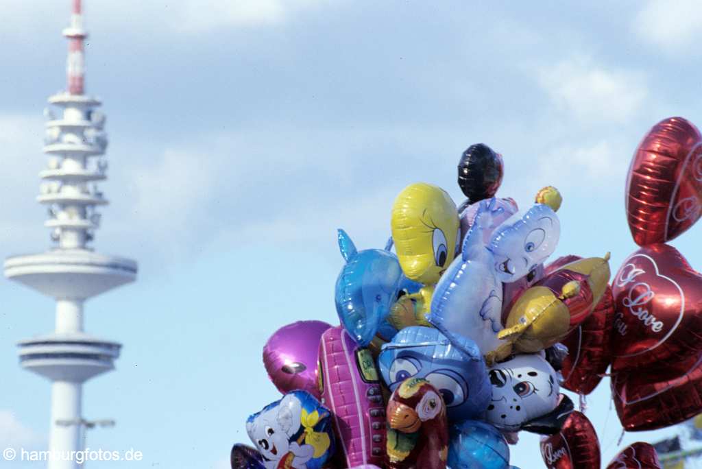 id104661 Hamburg | Hamburger DOM, Fernsehturm, Ballons, Heiligengeistfeld, Jahrmarkt, Volksfest, Rummelplatz