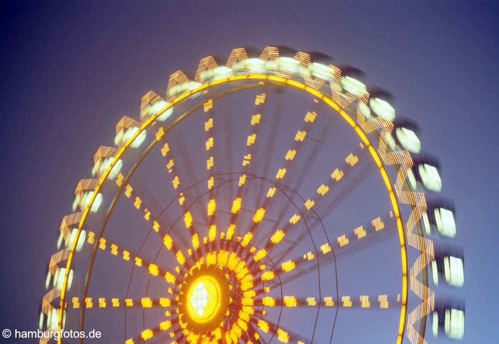 id104667 Hamburg | Hamburger DOM, Riesenrad bunt erleuchtet, Heiligengeistfeld, Jahrmarkt, Volksfest, Rummelplatz