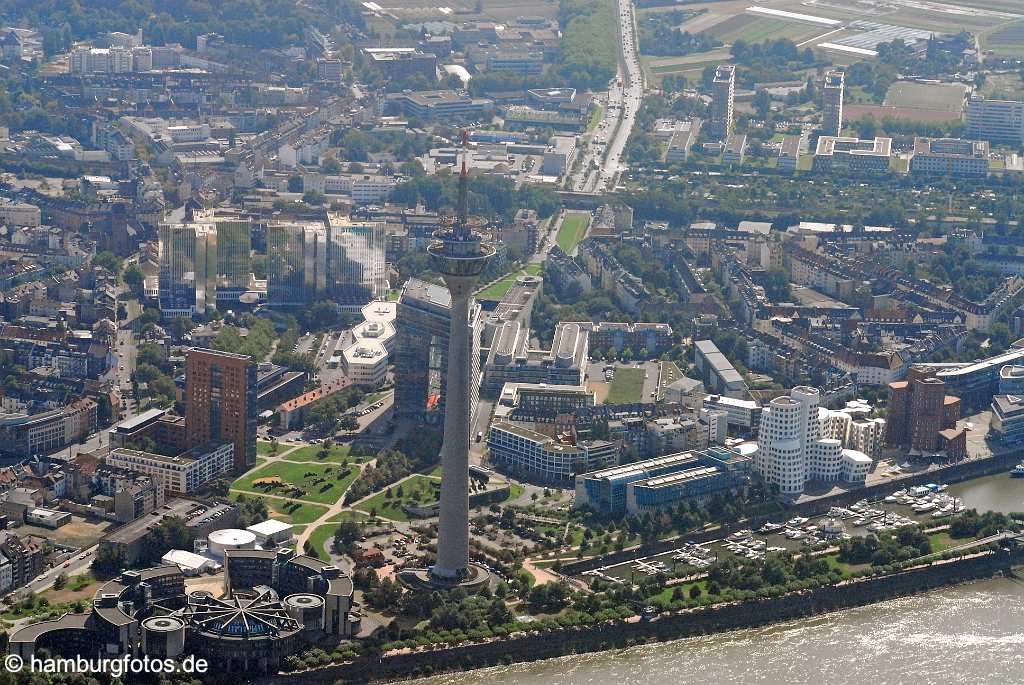 id107459 Düsseldorf am Rhein aus der Vogelperspektive | Duesseldorf from a bird's eye view , aerial photography, aerial picture, aerial pictures, air photo, air photos, bird's eye view, Düsseldorf, Duesseldorf, Germany, Luftbild, Luftbilder, Nordrhein-Westfahlen, Rhein, Vogelperspektive