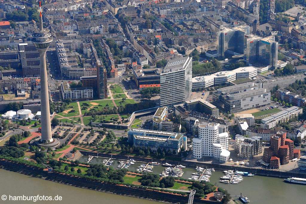 id107463 Düsseldorf am Rhein aus der Vogelperspektive | Duesseldorf from a bird's eye view , aerial photography, aerial picture, aerial pictures, air photo, air photos, bird's eye view, Düsseldorf, Duesseldorf, Germany, Luftbild, Luftbilder, Nordrhein-Westfahlen, Rhein, Vogelperspektive