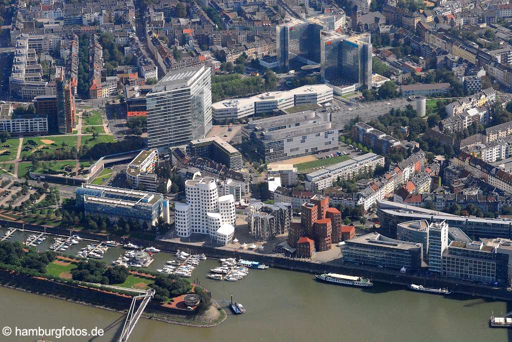 id107466 Düsseldorf am Rhein aus der Vogelperspektive | Duesseldorf from a bird's eye view , aerial photography, aerial picture, aerial pictures, air photo, air photos, bird's eye view, Düsseldorf, Duesseldorf, Germany, Luftbild, Luftbilder, Nordrhein-Westfahlen, Rhein, Vogelperspektive