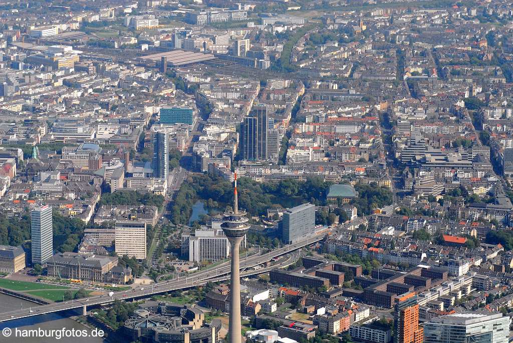 id107474 Düsseldorf am Rhein aus der Vogelperspektive | Duesseldorf from a bird's eye view , aerial photography, aerial picture, aerial pictures, air photo, air photos, bird's eye view, Düsseldorf, Duesseldorf, Germany, Luftbild, Luftbilder, Nordrhein-Westfahlen, Rhein, Vogelperspektive