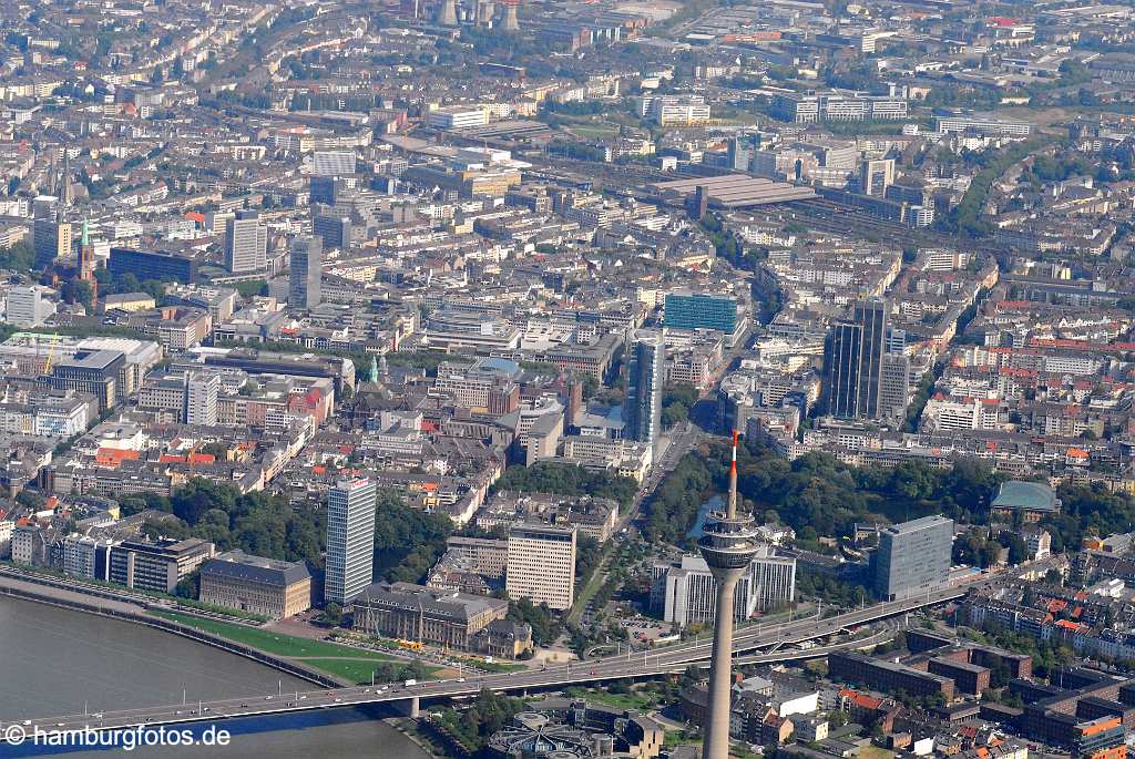 id107477 Düsseldorf am Rhein aus der Vogelperspektive | Duesseldorf from a bird's eye view , aerial photography, aerial picture, aerial pictures, air photo, air photos, bird's eye view, Düsseldorf, Duesseldorf, Germany, Luftbild, Luftbilder, Nordrhein-Westfahlen, Rhein, Vogelperspektive