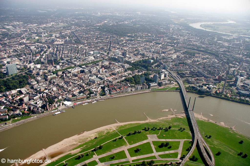 id107814 Düsseldorf am Rhein aus der Vogelperspektive | Duesseldorf from a bird's eye view , aerial photography, aerial picture, aerial pictures, air photo, air photos, bird's eye view, Düsseldorf, Duesseldorf, Germany, Luftbild, Luftbilder, Nordrhein-Westfahlen, Rhein, Vogelperspektive