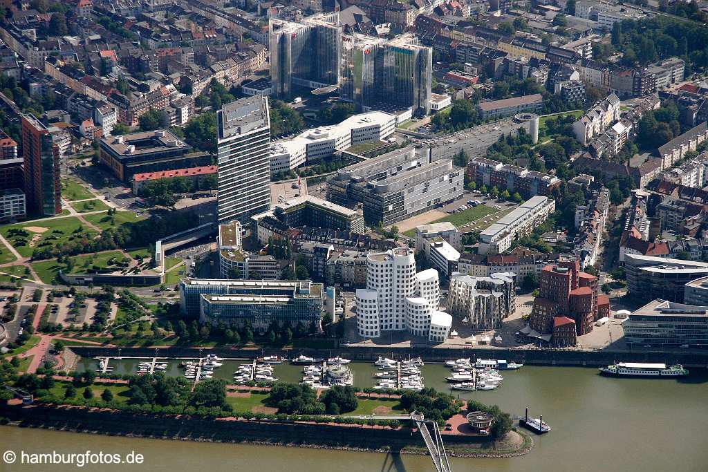 id107819 Düsseldorf am Rhein aus der Vogelperspektive | Duesseldorf from a bird's eye view , aerial photography, aerial picture, aerial pictures, air photo, air photos, bird's eye view, Düsseldorf, Duesseldorf, Germany, Luftbild, Luftbilder, Nordrhein-Westfahlen, Rhein, Vogelperspektive