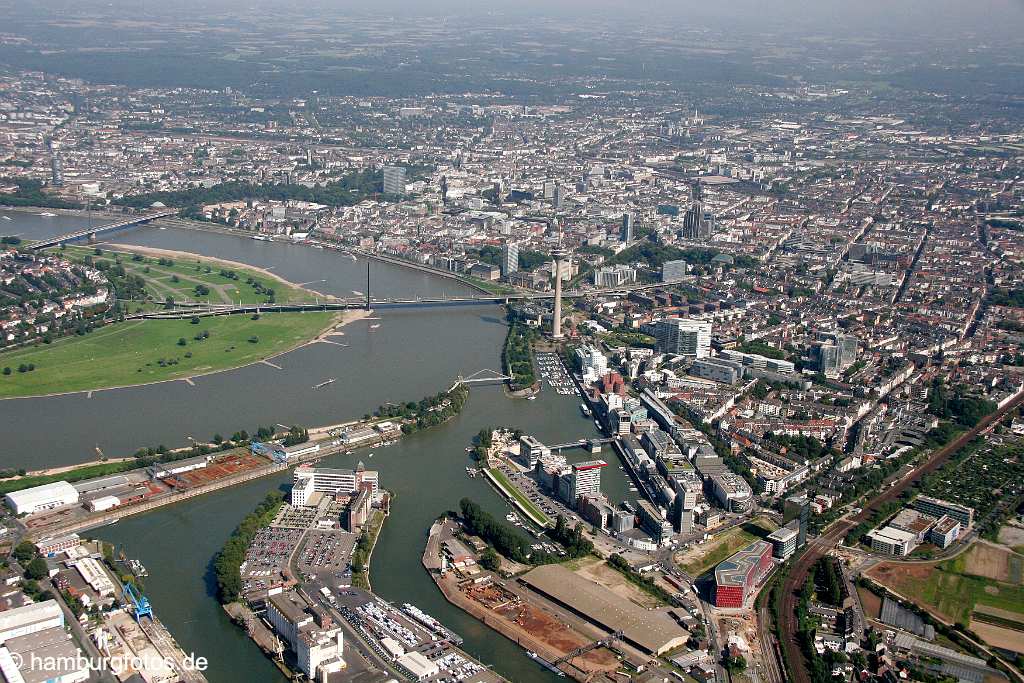 id107821 Düsseldorf am Rhein aus der Vogelperspektive | Duesseldorf from a bird's eye view , aerial photography, aerial picture, aerial pictures, air photo, air photos, bird's eye view, Düsseldorf, Duesseldorf, Germany, Luftbild, Luftbilder, Nordrhein-Westfahlen, Rhein, Vogelperspektive