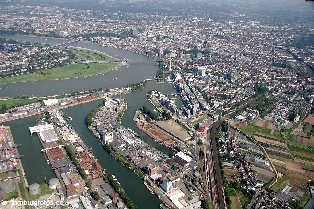 id107822 Düsseldorf am Rhein aus der Vogelperspektive | Duesseldorf from a bird's eye view , aerial photography, aerial picture, aerial pictures, air photo, air photos, bird's eye view, Düsseldorf, Duesseldorf, Germany, Luftbild, Luftbilder, Nordrhein-Westfahlen, Rhein, Vogelperspektive