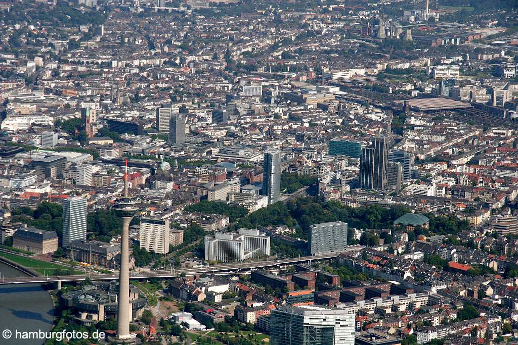 id107824 Düsseldorf am Rhein aus der Vogelperspektive | Duesseldorf from a bird's eye view , aerial photography, aerial picture, aerial pictures, air photo, air photos, bird's eye view, Düsseldorf, Duesseldorf, Germany, Luftbild, Luftbilder, Nordrhein-Westfahlen, Rhein, Vogelperspektive