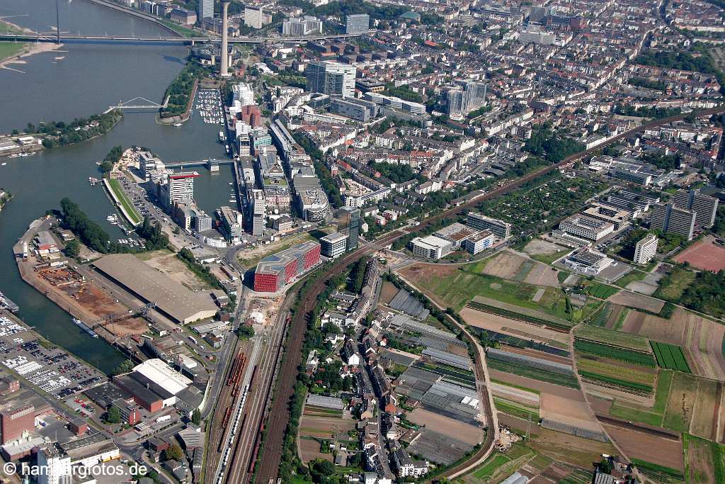id107827 Düsseldorf am Rhein aus der Vogelperspektive | Duesseldorf from a bird's eye view , aerial photography, aerial picture, aerial pictures, air photo, air photos, bird's eye view, Düsseldorf, Duesseldorf, Germany, Luftbild, Luftbilder, Nordrhein-Westfahlen, Rhein, Vogelperspektive