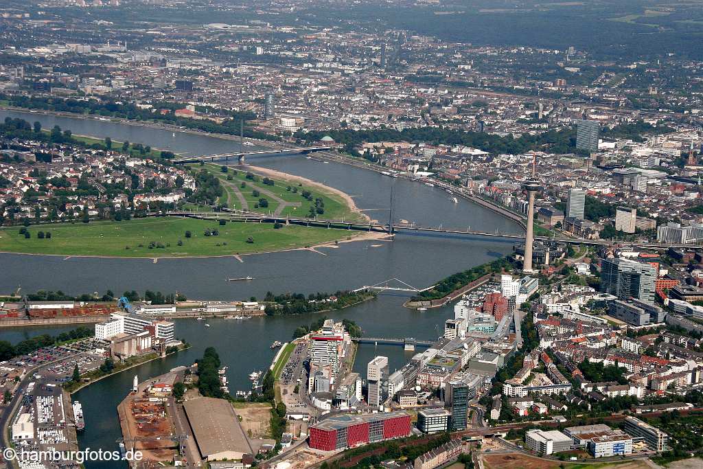 id107830 Düsseldorf am Rhein aus der Vogelperspektive | Duesseldorf from a bird's eye view , aerial photography, aerial picture, aerial pictures, air photo, air photos, bird's eye view, Düsseldorf, Duesseldorf, Germany, Luftbild, Luftbilder, Nordrhein-Westfahlen, Rhein, Vogelperspektive