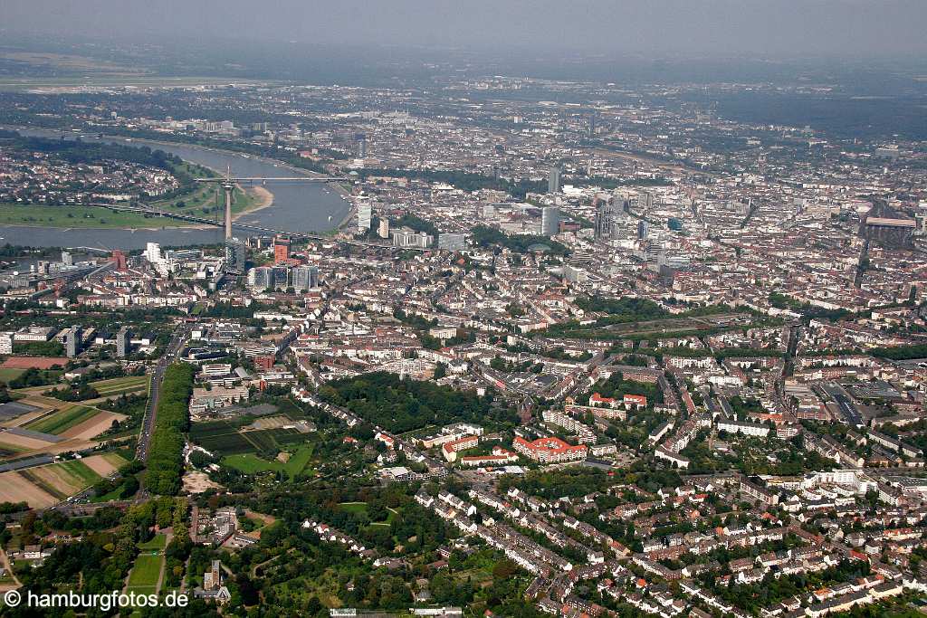 id107831 Düsseldorf am Rhein aus der Vogelperspektive | Duesseldorf from a bird's eye view , aerial photography, aerial picture, aerial pictures, air photo, air photos, bird's eye view, Düsseldorf, Duesseldorf, Germany, Luftbild, Luftbilder, Nordrhein-Westfahlen, Rhein, Vogelperspektive